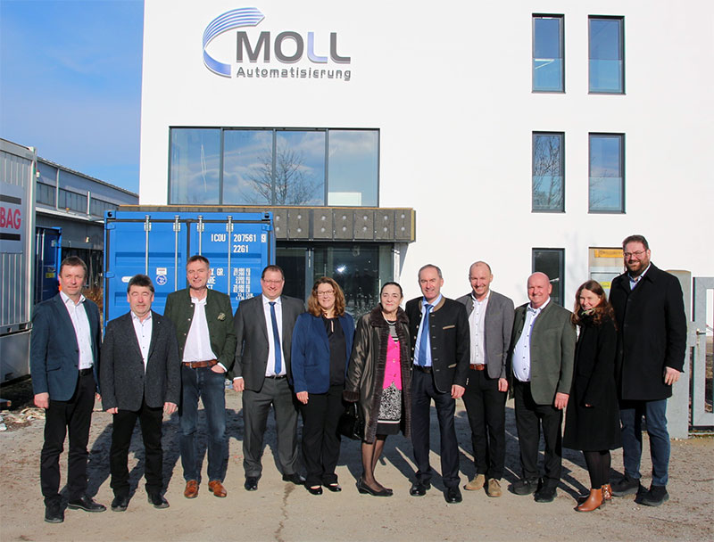 Gruppenfoto mit Hubert Aiwanger und Mitarbeiter Moll