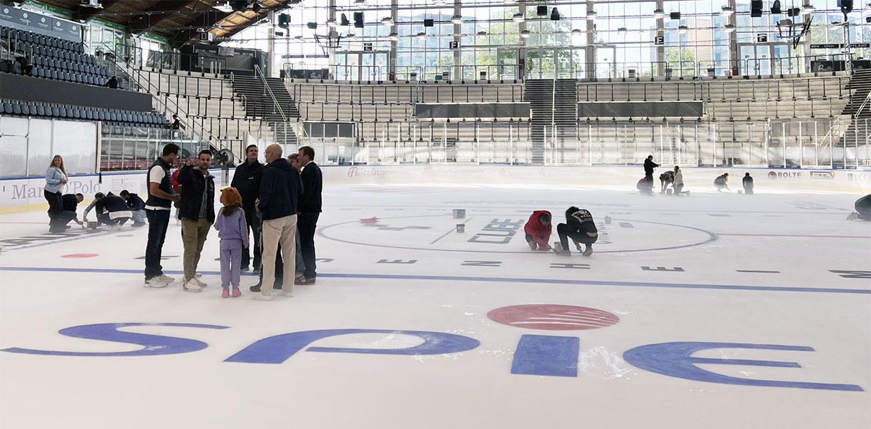 Gesamtansicht Eishalle der Star Bull Arena