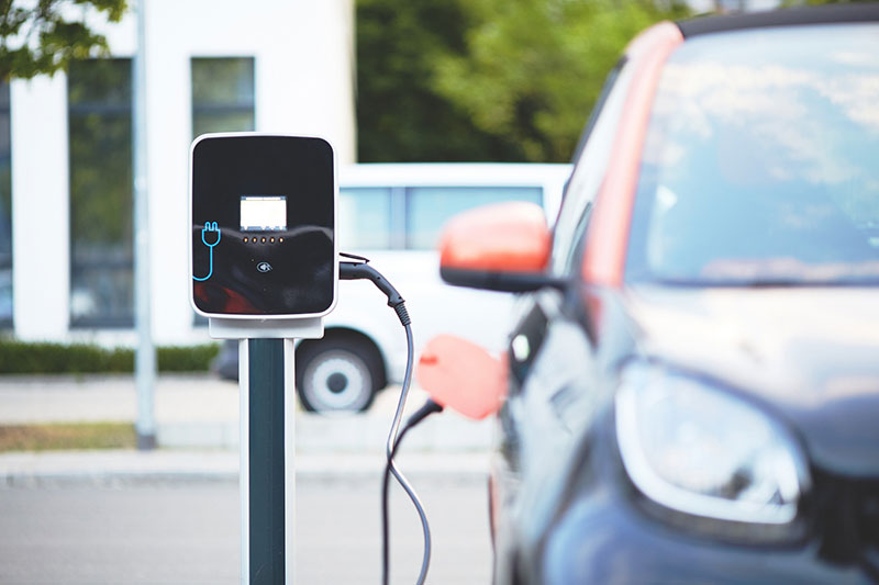 Neue Ladesäulen für Elektrofahrzeuge in Betrieb genommen